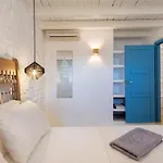 Key 1 * Santa Maria (Paros)