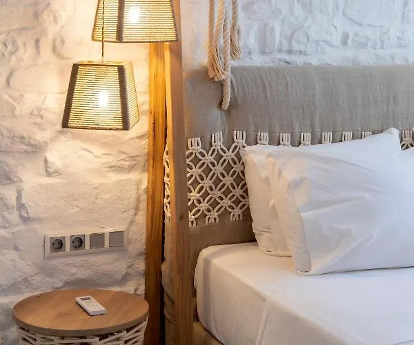 Key 1 * Santa Maria (Paros)